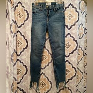 Frame Le High skinny jeans. Frayed bottom, size 25.